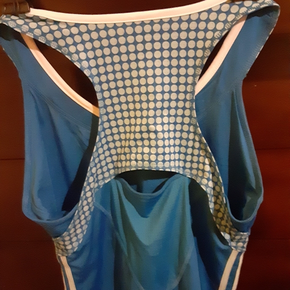 Ladies active wear tank top. - Picture 2 of 2